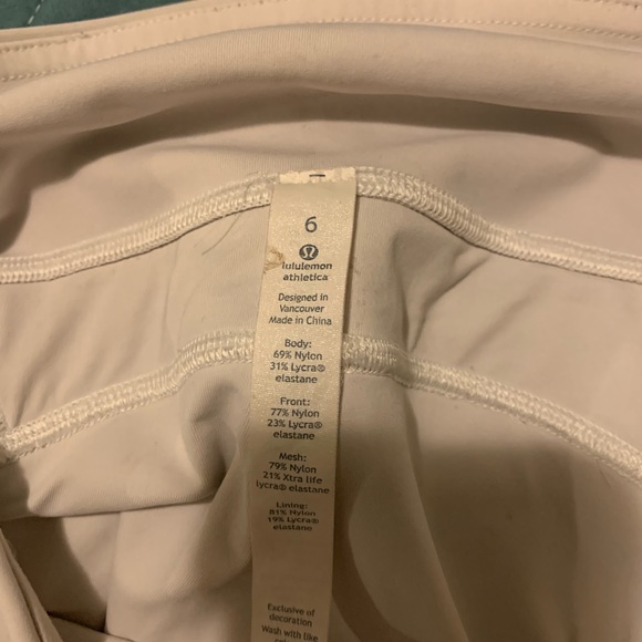 White Lululemon crop with mesh detail - Picture 4 of 5